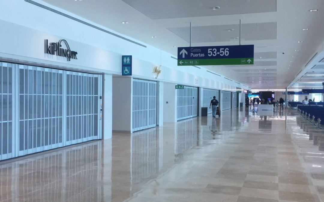 Cortina multiperforada o microperforada al 53%, con un espesor de 3.2mm, está ingeniosamente fabricada con una estructura de aluminio y paneles de lámina galvanizada, garantizando durabilidad y resistencia inigualables.