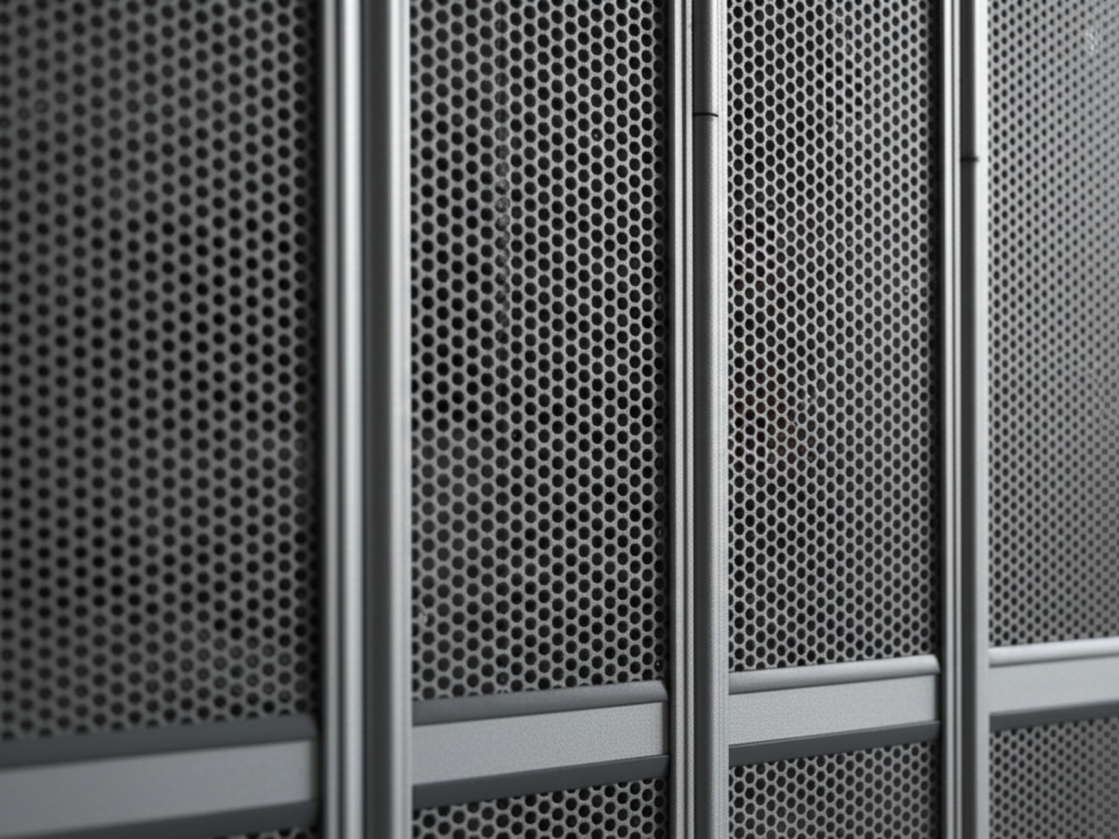 Cortina Plegable de Aluminio o Acero Multiperforada Modelo Kamaleónika Material de los Paneles