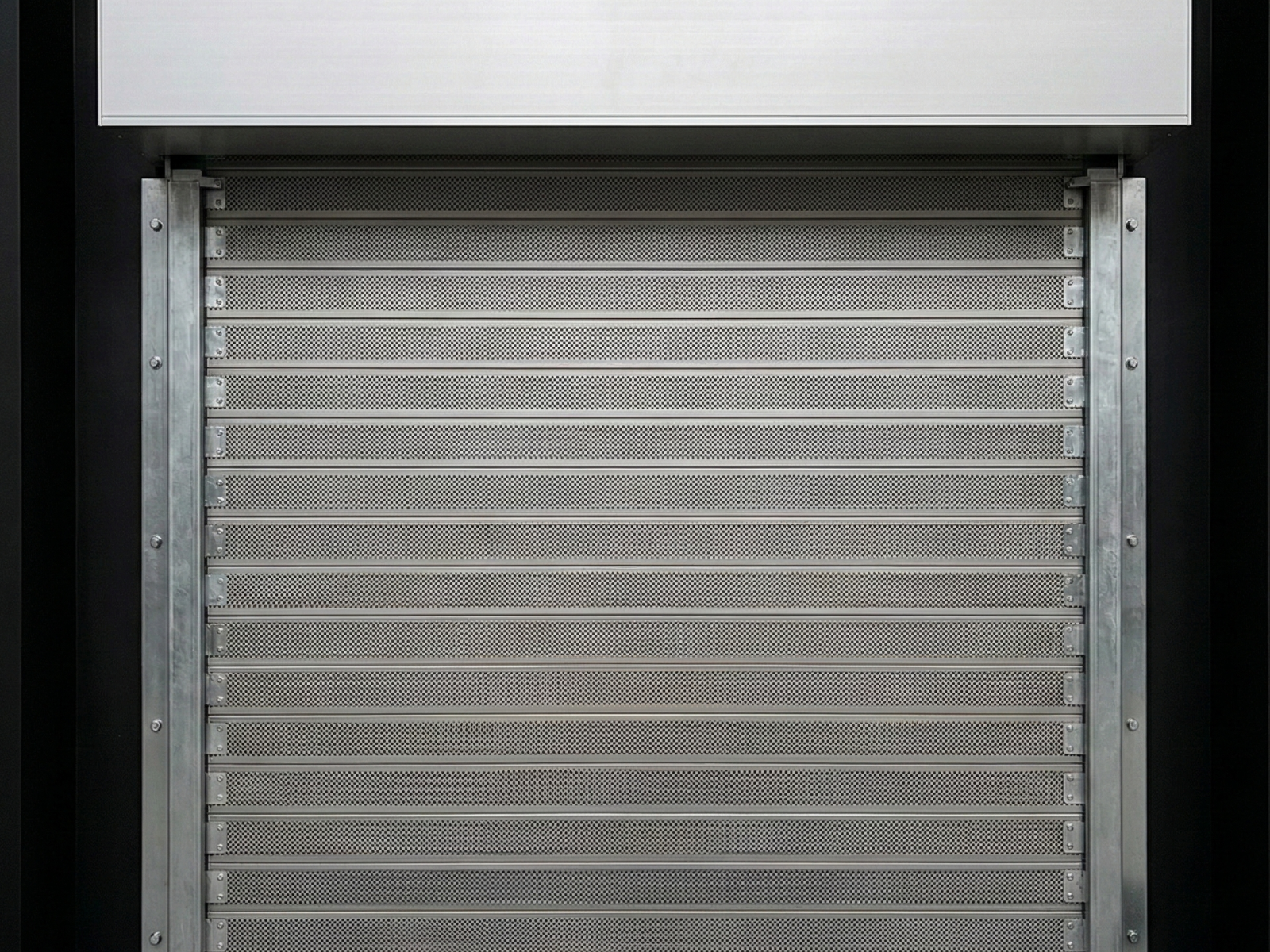 Cortina Enrolllable Multiperforada. Cortina Enrollable. Modelo Sahara Visión. Cortina de Aluminio. Cortina de Acero. Cortina Enrollable  Perforada. Diseño | Khamyluxe