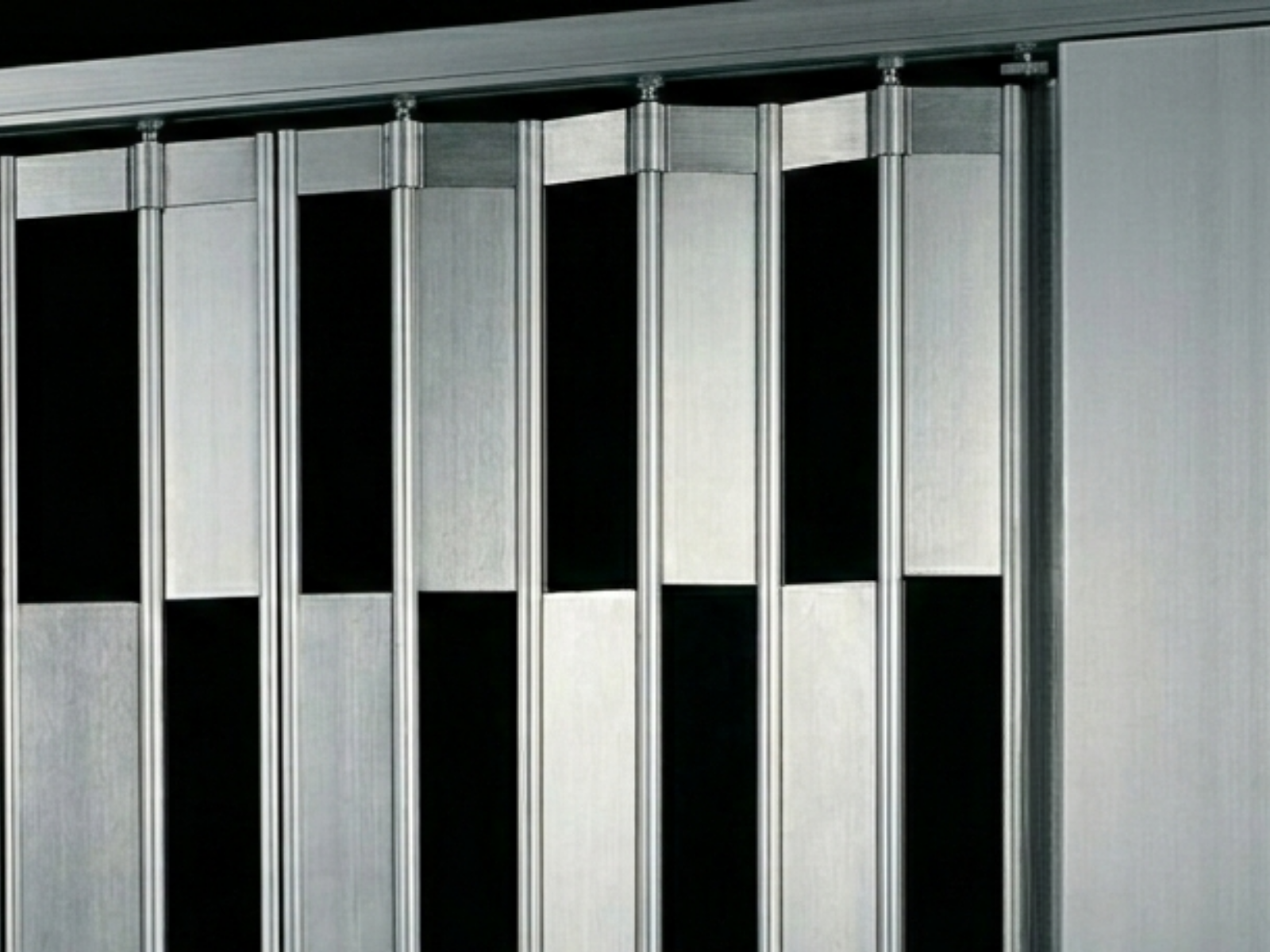 Cortina Seccionada. Cortina con patrones. Cortina corrediza. Cortina de aluminio. Cortina de acero. Modelo Efecta Perfil | Khamyluxe