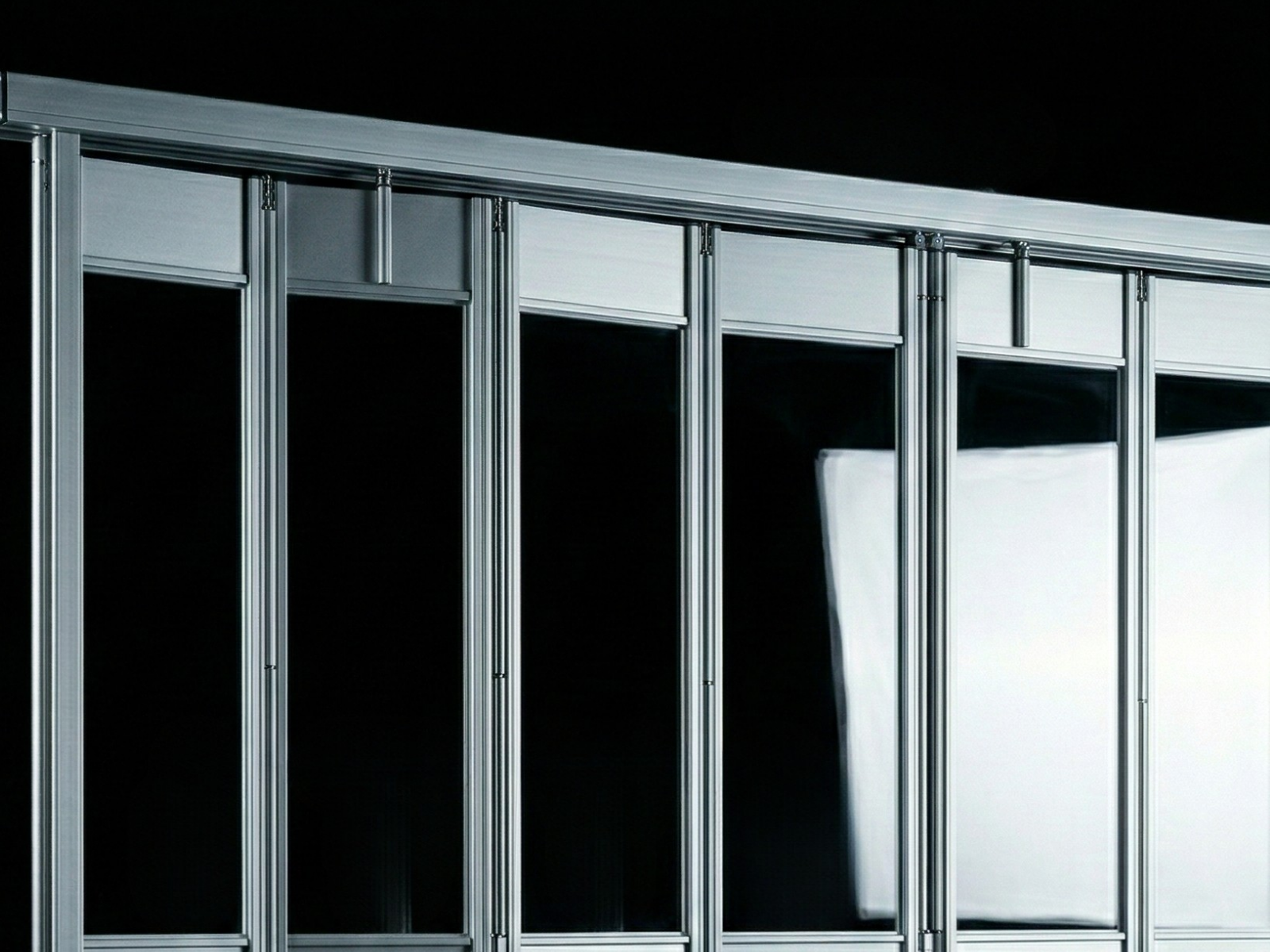 Cortina de Cristal. Cortina Corrediza. Modelo Cristalina. Cortina de Aluminio. Cortina de Acero. Cortina de Cristal Templado. Modelo Cristalina Riel | Khamyluxe