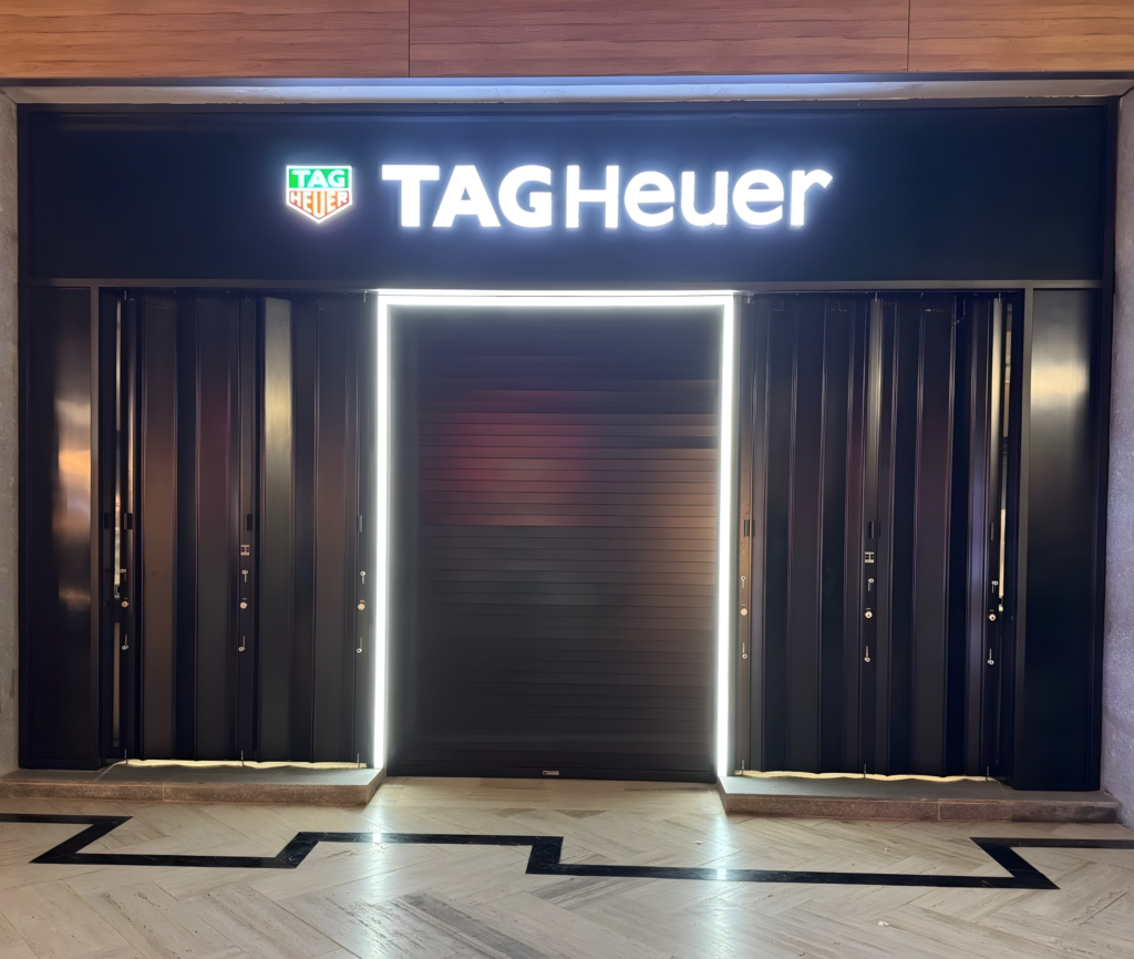 Cortina Enrrollable Ciega. Cortina enrrollable. Cortina de Aluminio. Cortina de acero. Cortina Enrrolllable de Aluminio. Cortina Enrrollable de Acero. Modelo Sahara Plana Hero | Khamyluxe