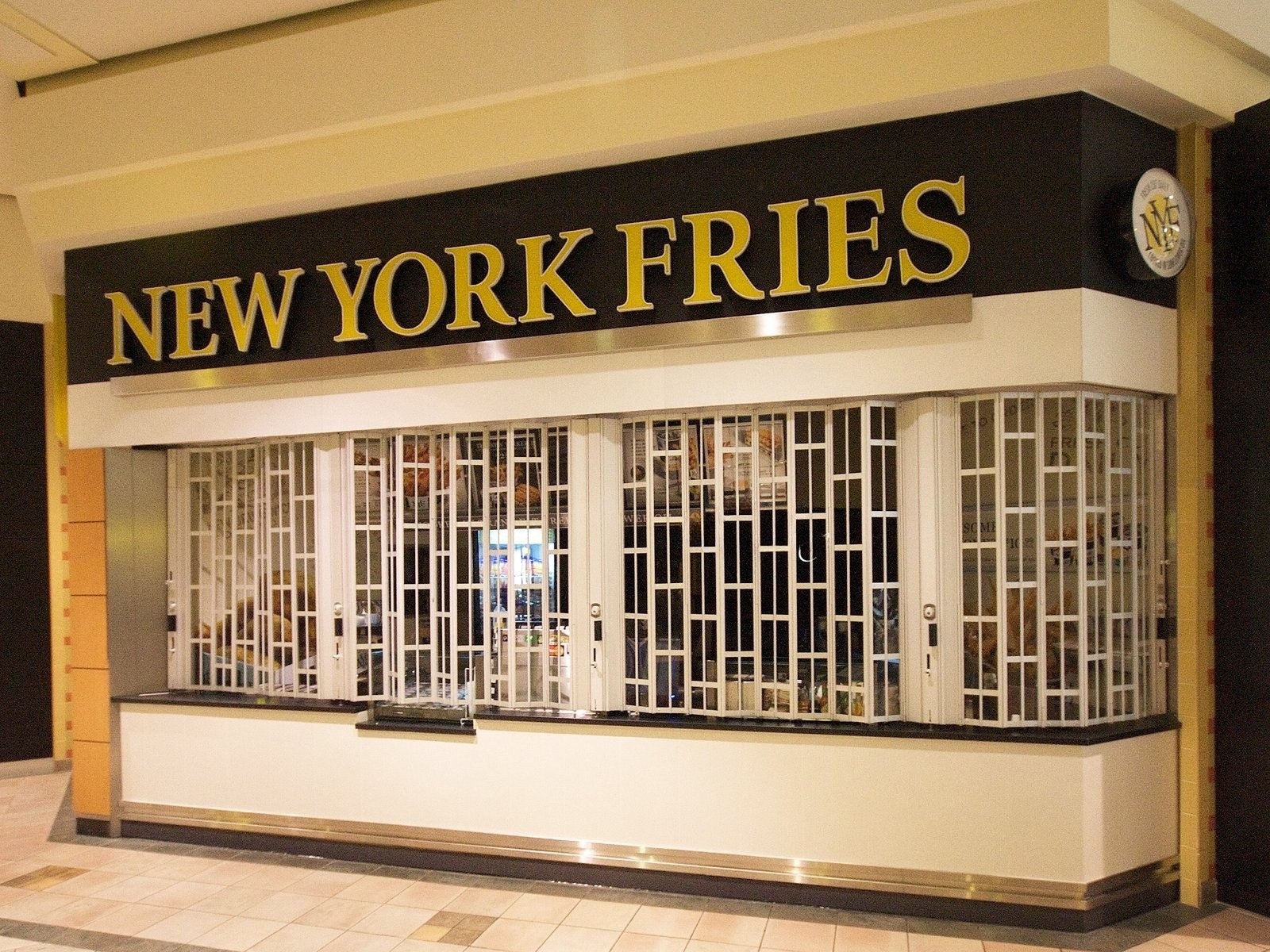 Cortina en forma de reja y puertas metálicas de seguridad de alto blindaje | Khamyluxe 2026