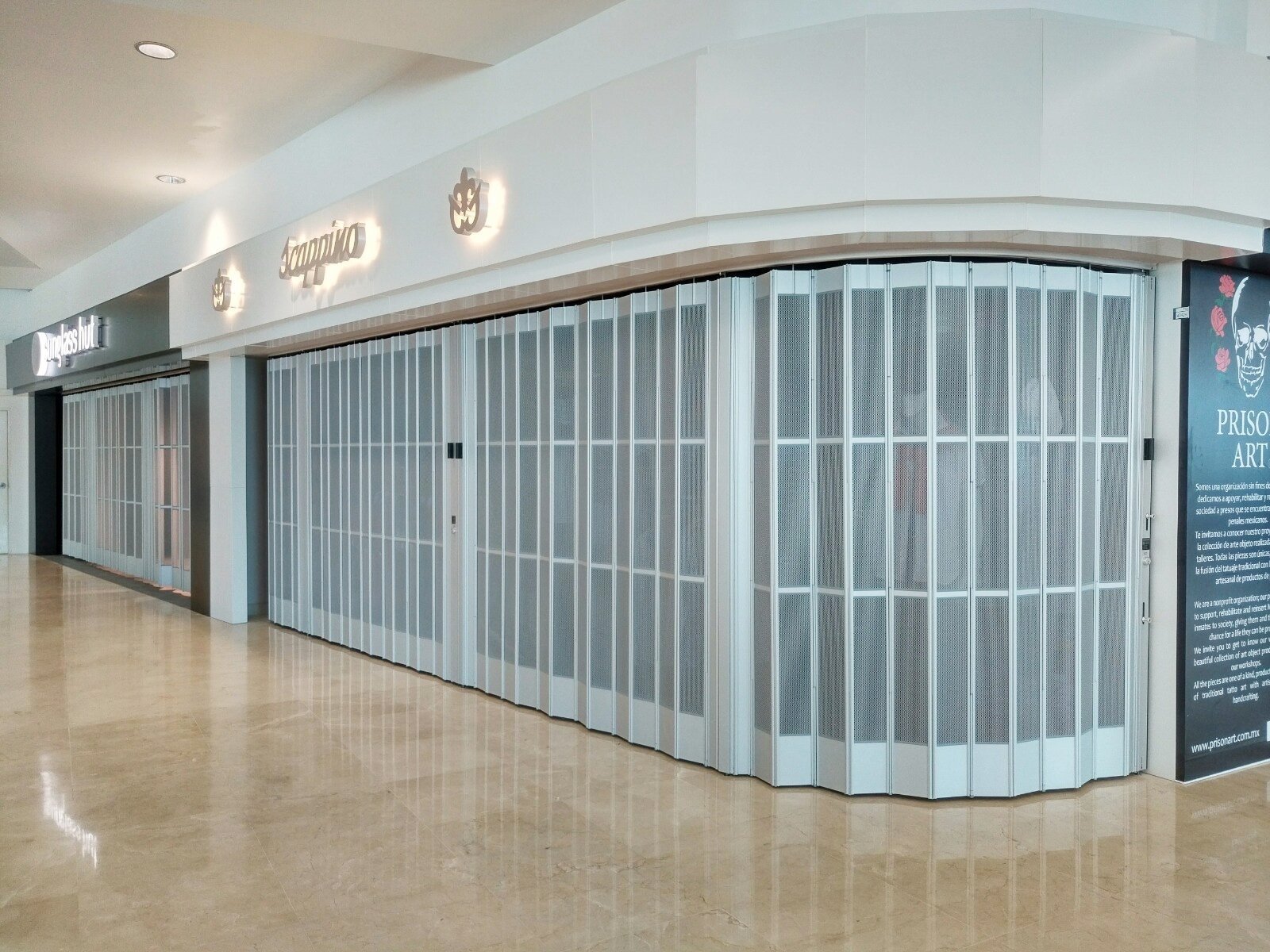 Instalación de cortinas metálicas de seguridad y cortinas de acero modernas para fachada en locales | Khamyluxe 2026 