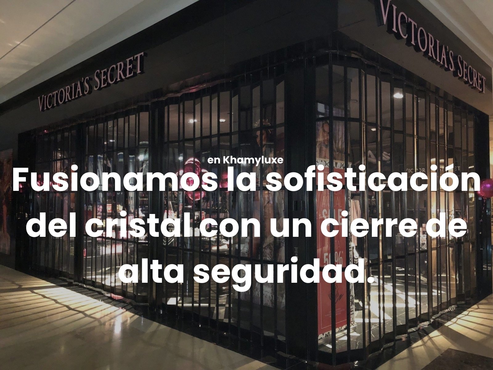 Modelo Cristalina Cortina de cristal Cristalina corrediza. Cortina transparente de cristal templado con paneles de cristal de lujo para la máxima exhibición comercial.