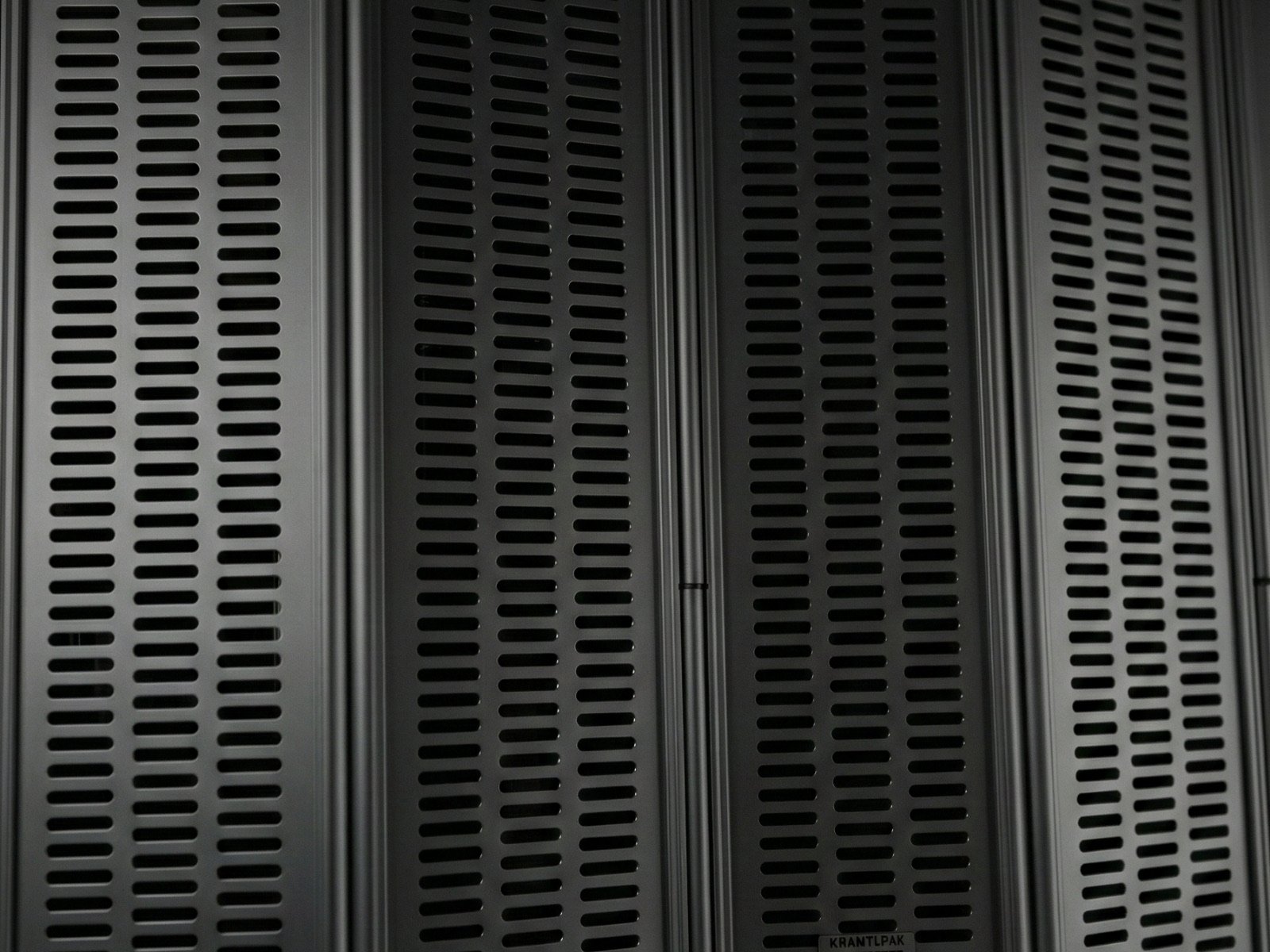 Medidas Paneles Aíra Cortina de aluminio troquelada.Cortina corrediza. Cortina de aluminio. Cortina de Acero. Cortina Multiperforada Horizontalmente Modelo Aíra Medida de los Paneles | Khamyluxe