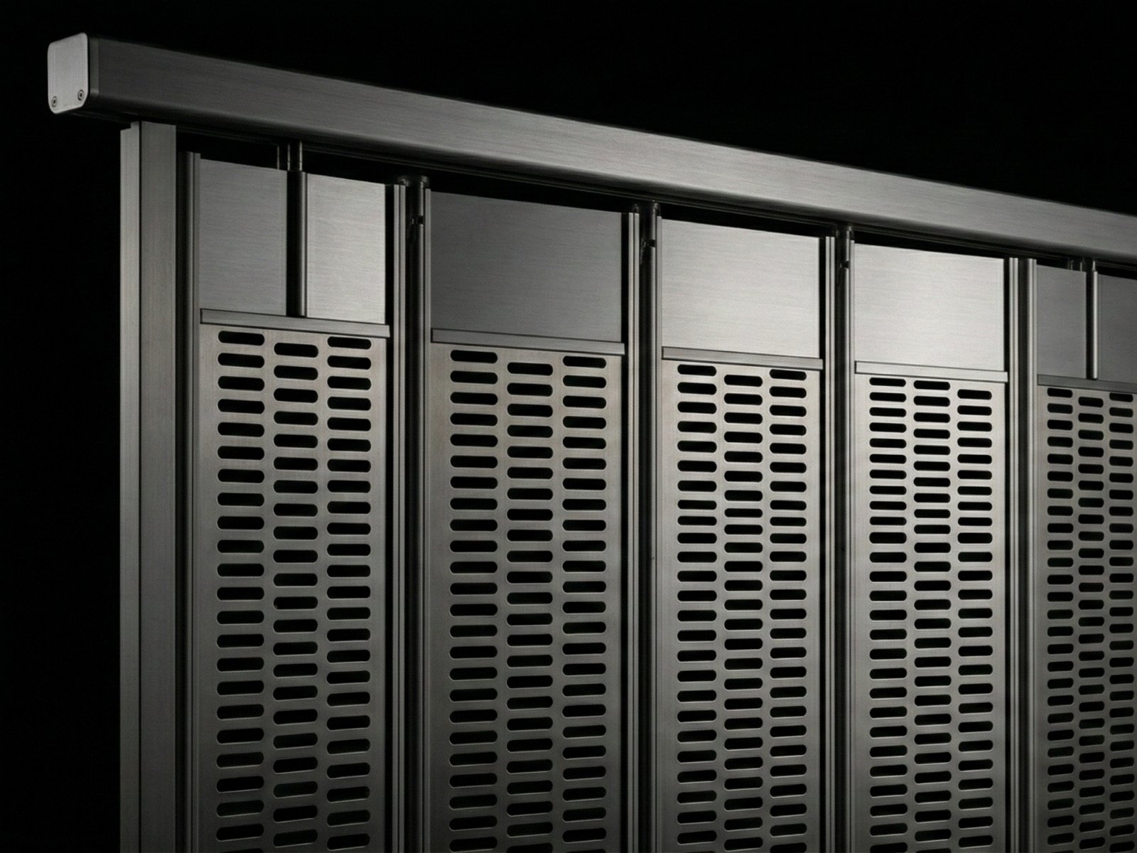 Productos Aíra 3 Cortina de aluminio troquelada.cortina corrediza. Cortina de aluminio. Cortina de Acero. Cortina Multiperforada Horizontalmente Modelo Aíra Riel Khamyluxe