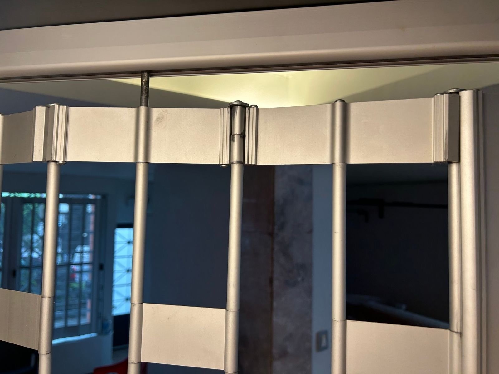 Perfil superior y riel de la cortina de aluminio del Modelo Efecta.